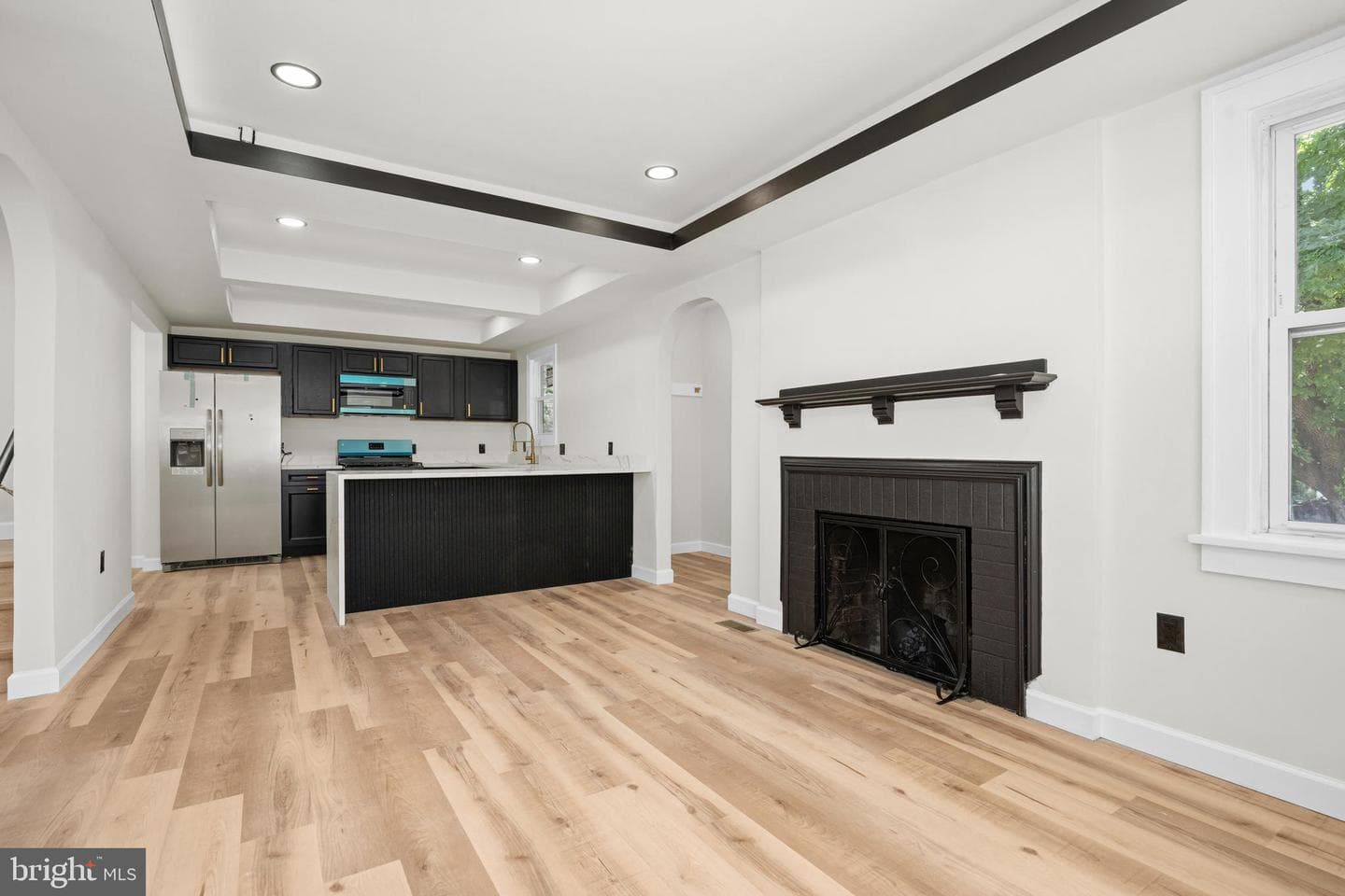6402 Halleck Street photo 4