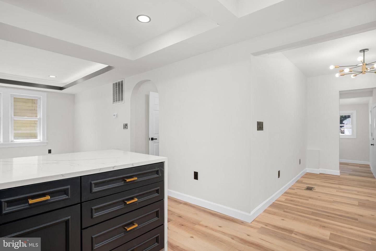6402 Halleck Street photo 9