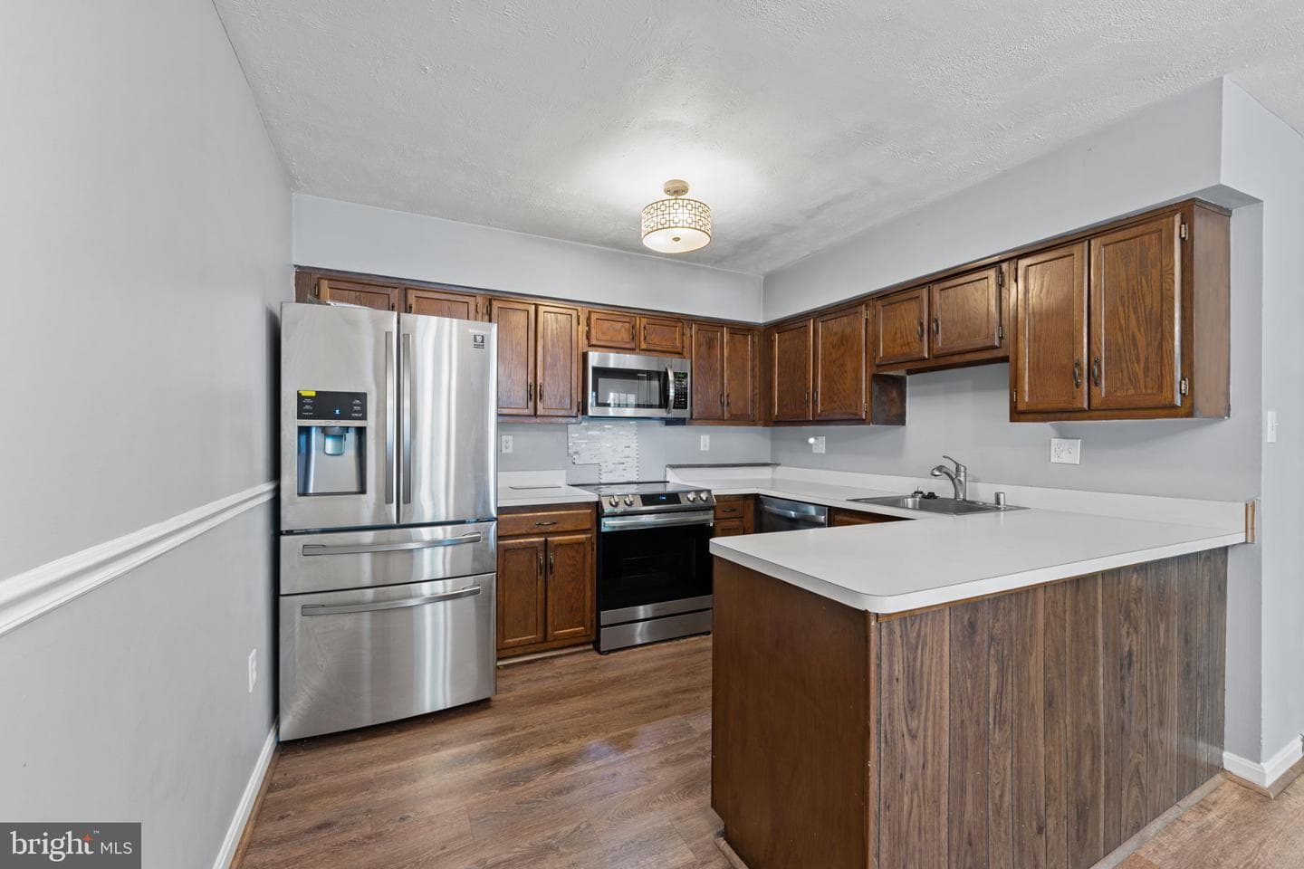 8914 Simeon Court photo 11