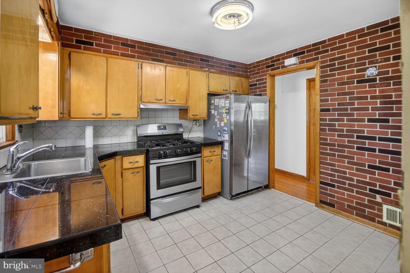 914 Linwood Street photo 6