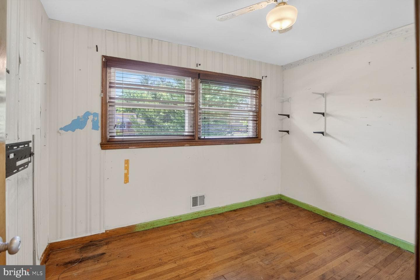 914 Linwood Street photo 7