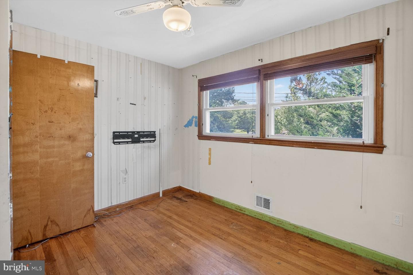 914 Linwood Street photo 8