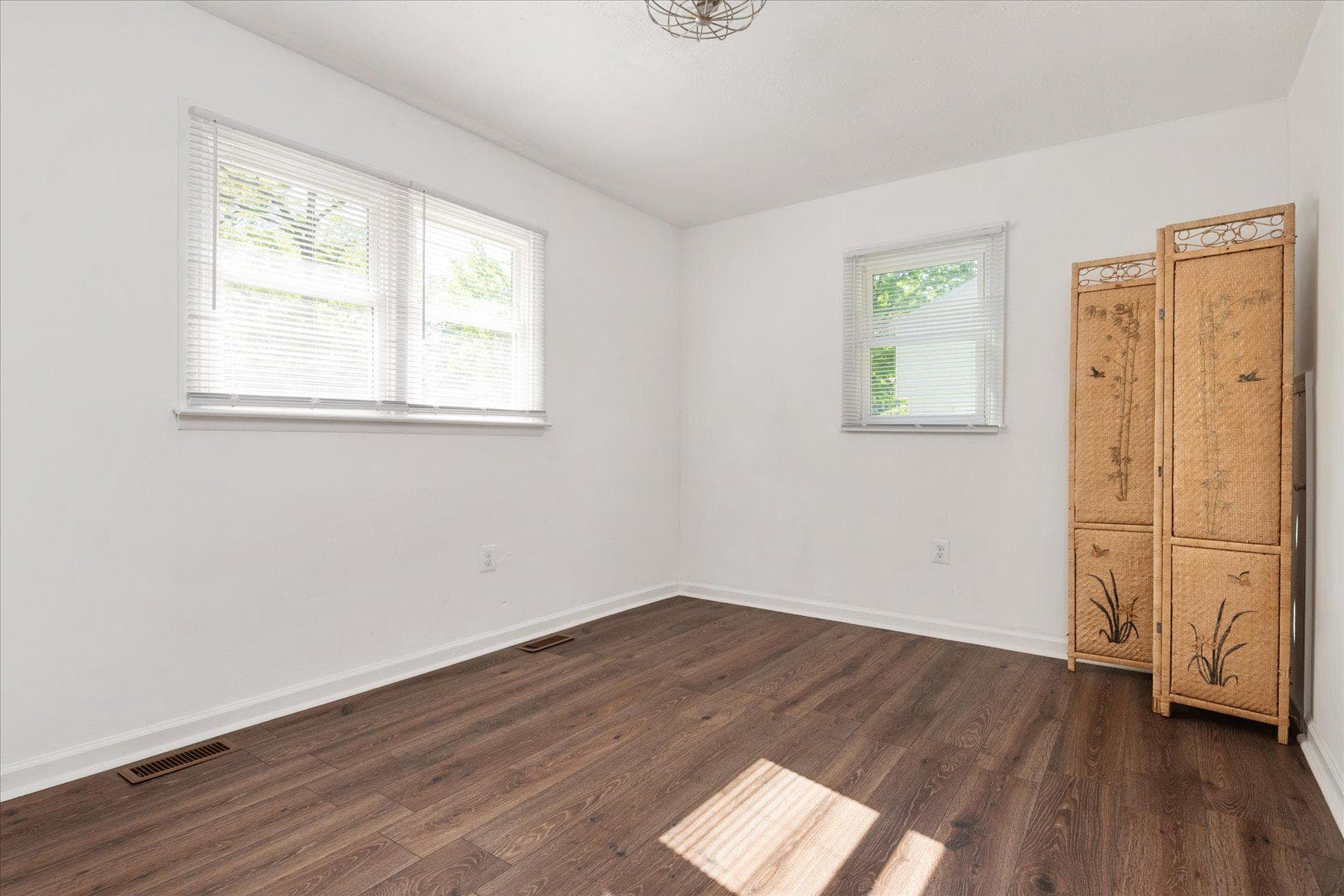 5526 Glen Avenue photo 14