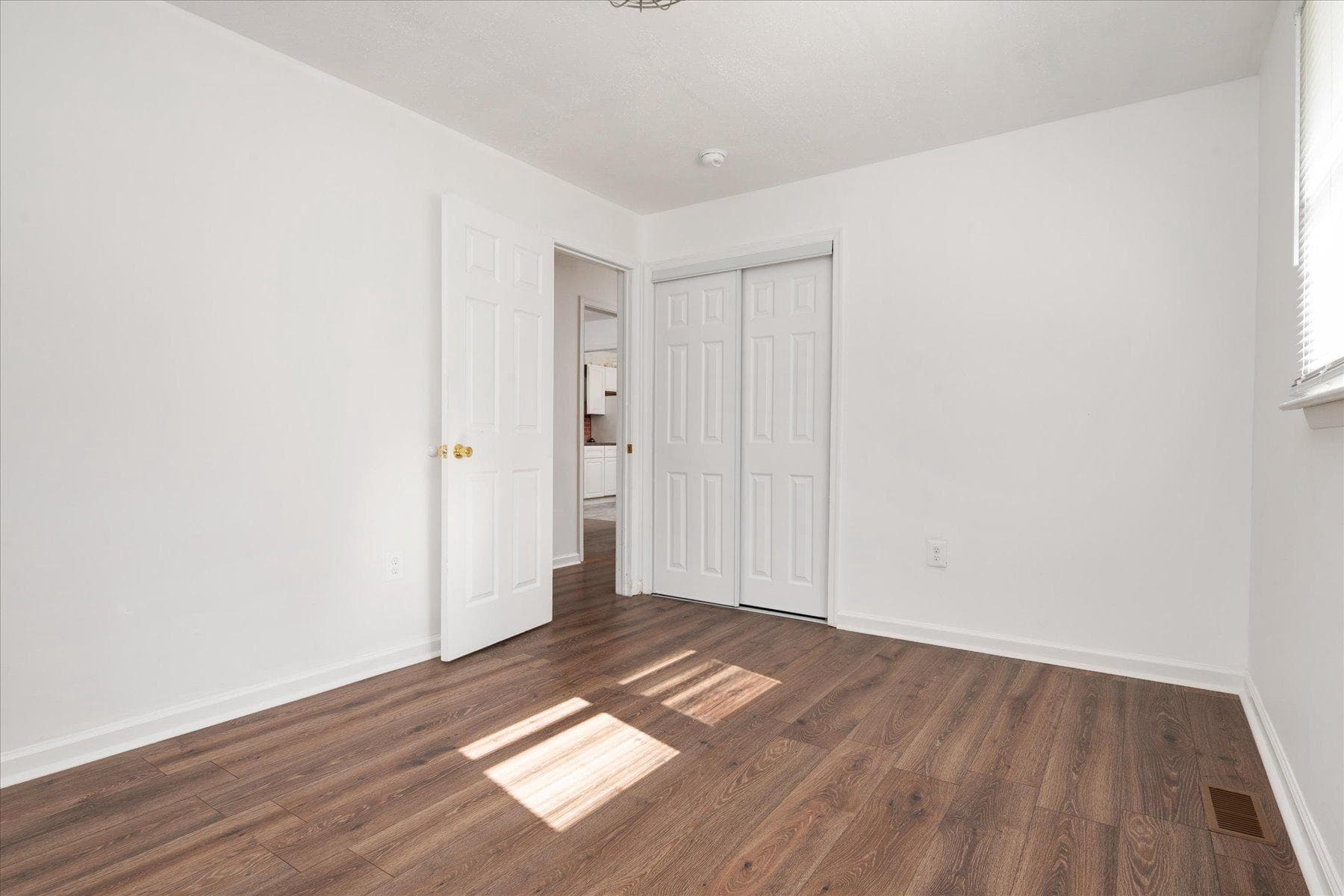 5526 Glen Avenue photo 15