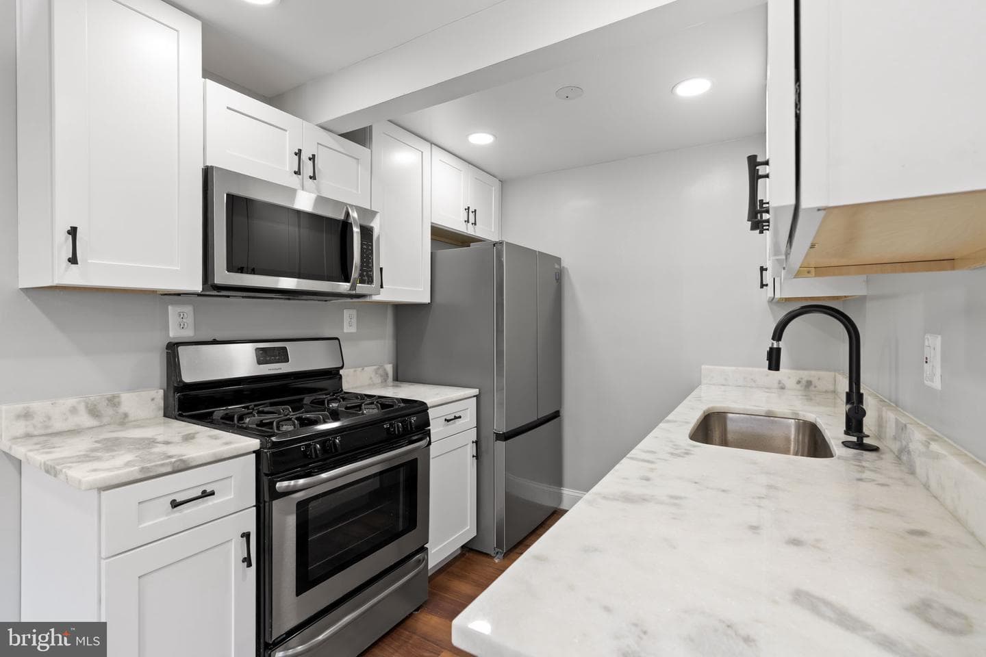 1709 Dutch Village Drive #m-394, Landover