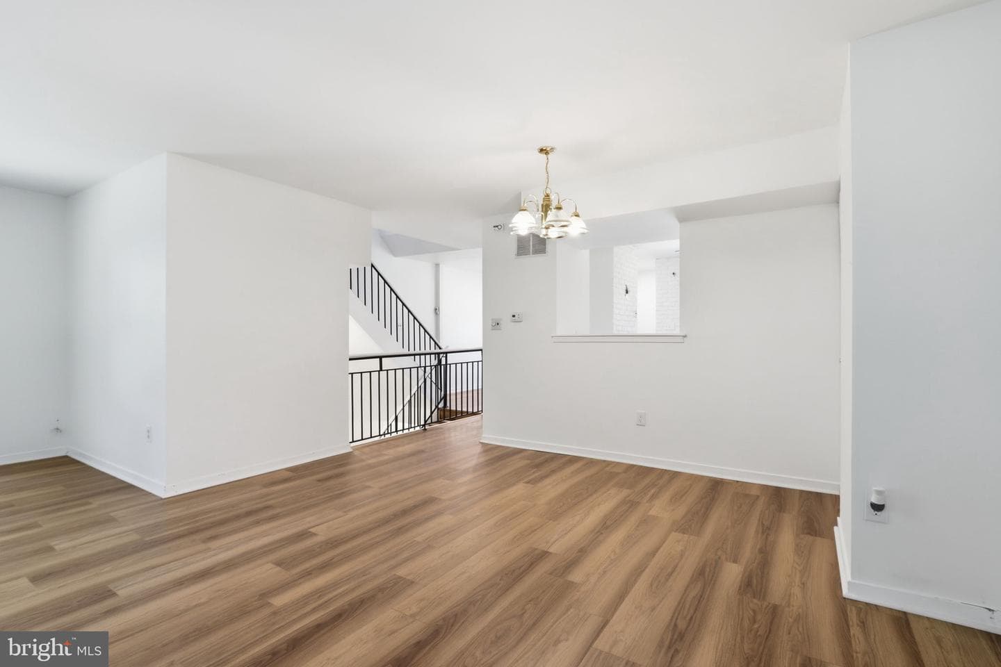 201 Castleton Place photo 10