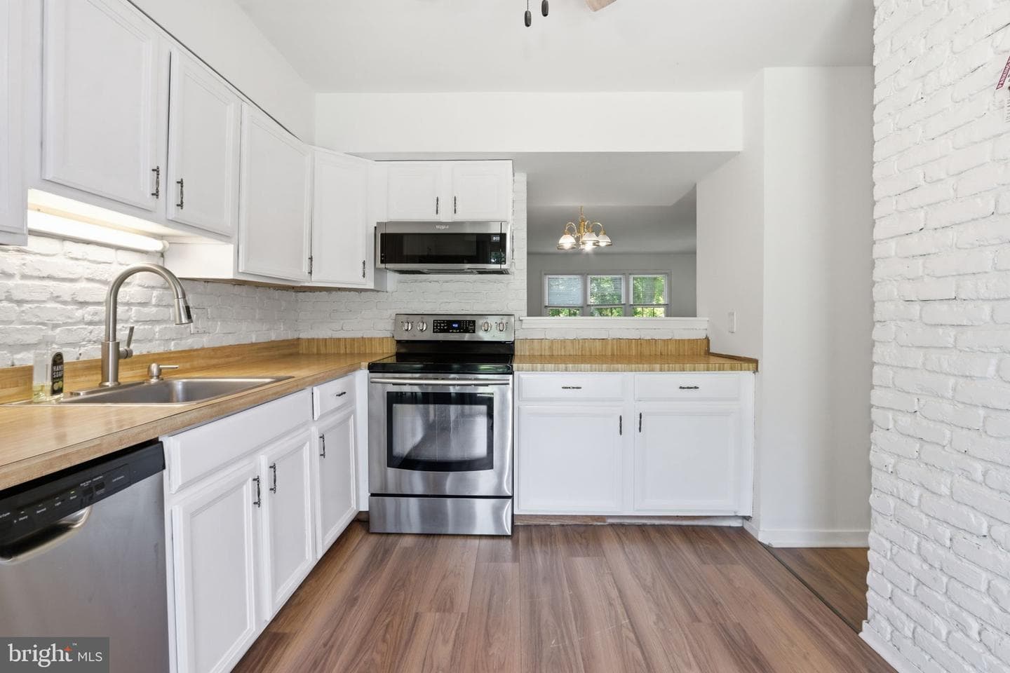 201 Castleton Place photo 12