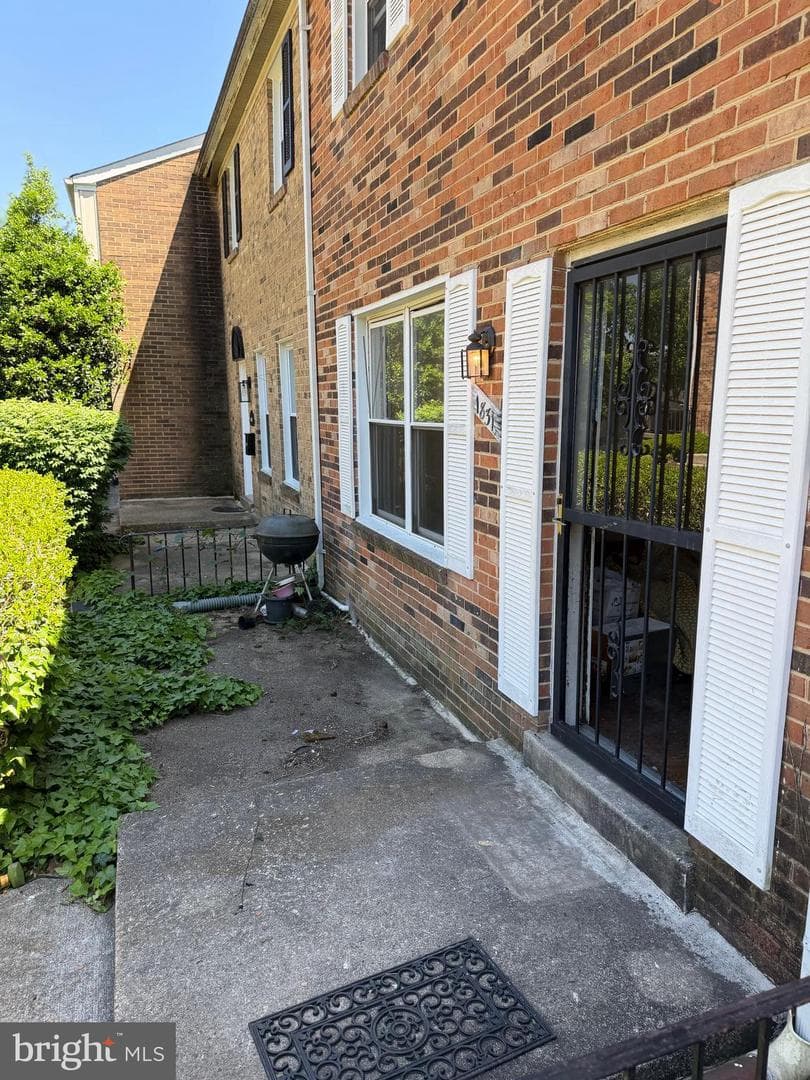 1831 Addison Road S photo 3