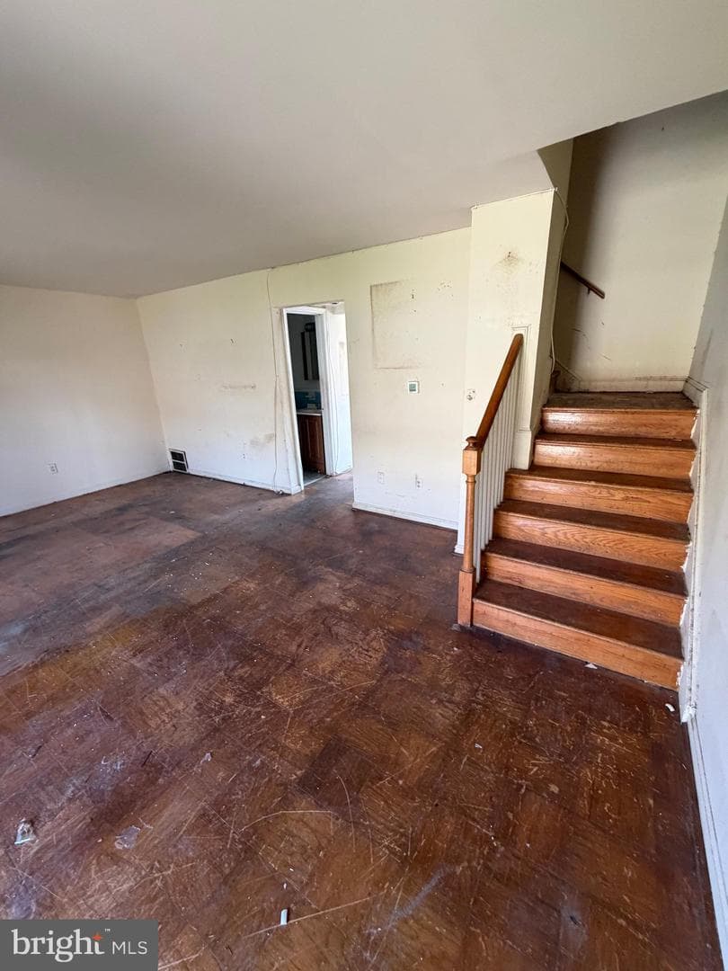 1831 Addison Road S photo 4