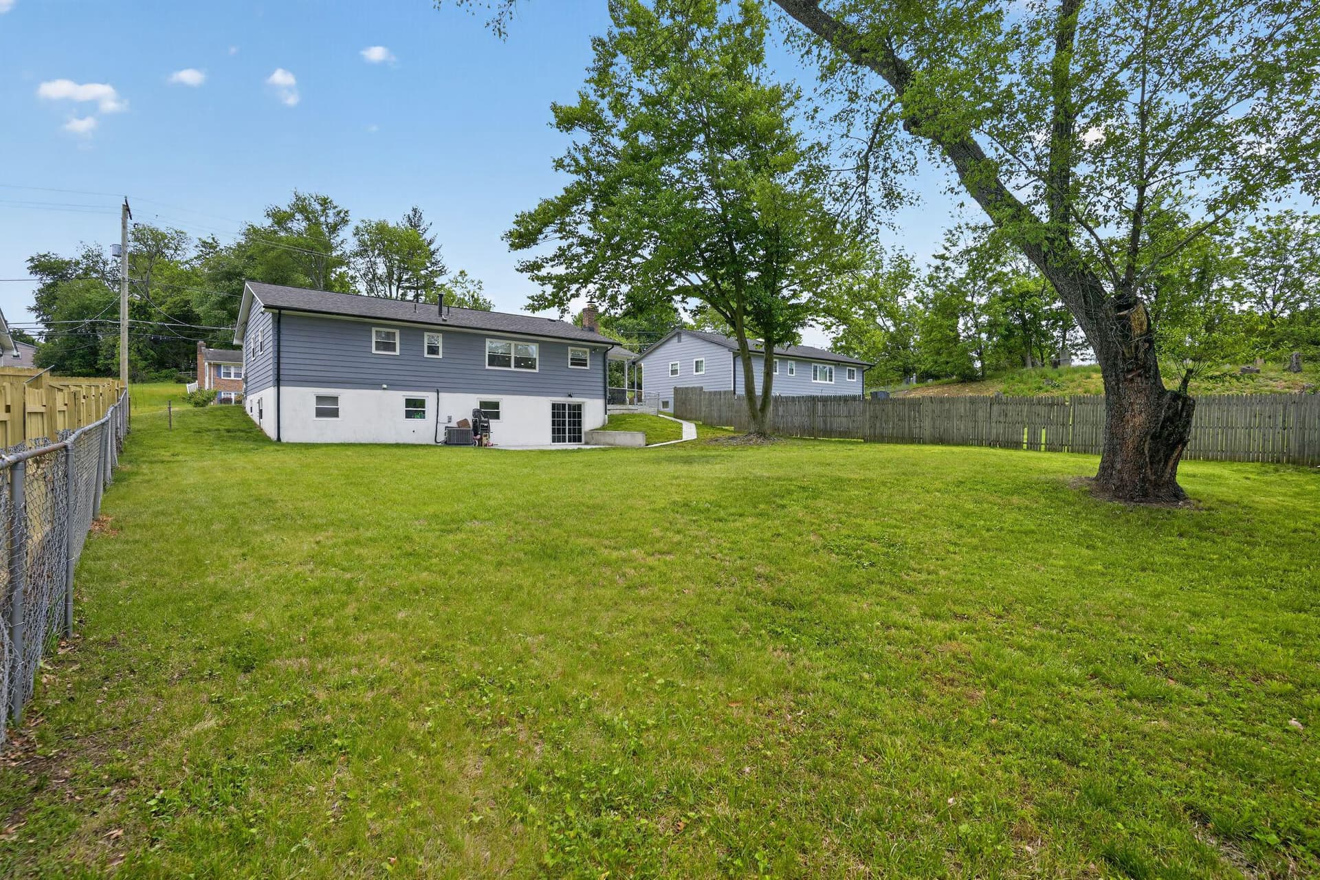 2608 Kingsway Road photo 30