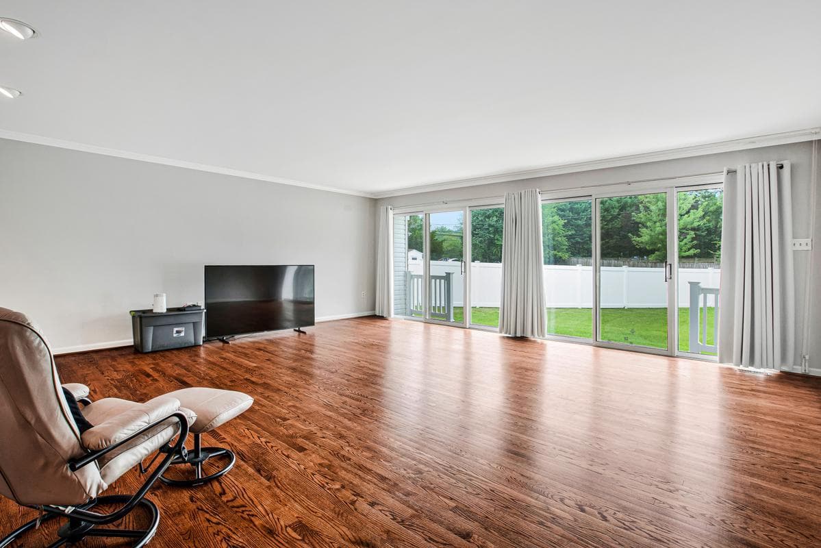 16704 Goldsborough Avenue photo 9