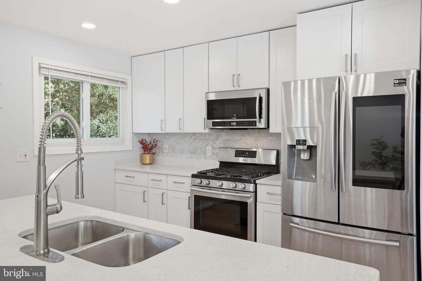 1809 Jarvis Avenue photo 9