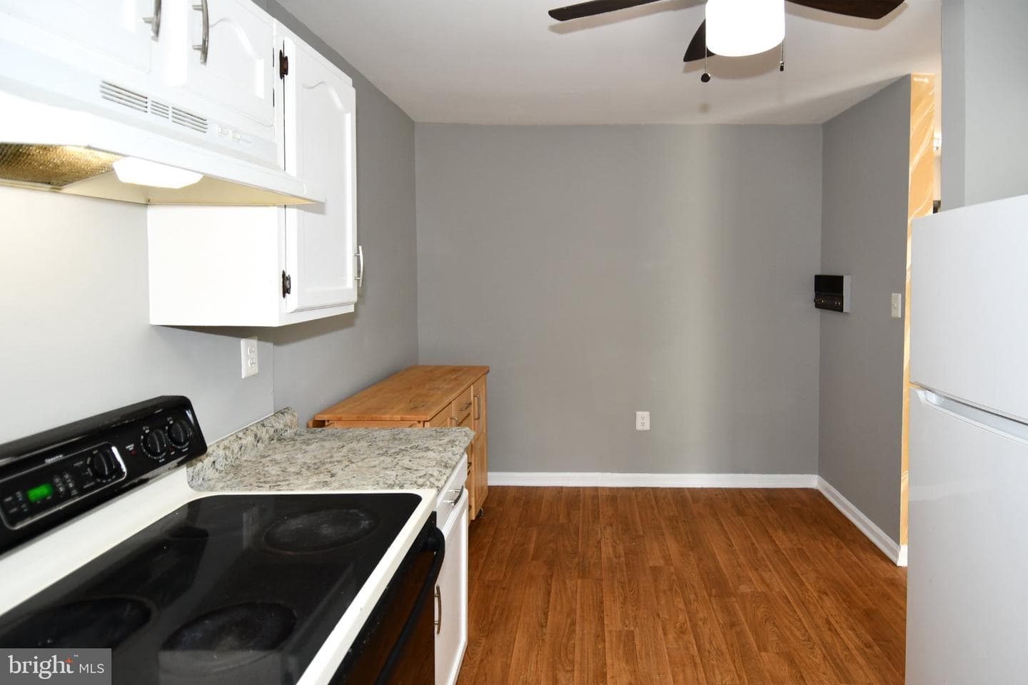 7737 Merrick Lane photo 14