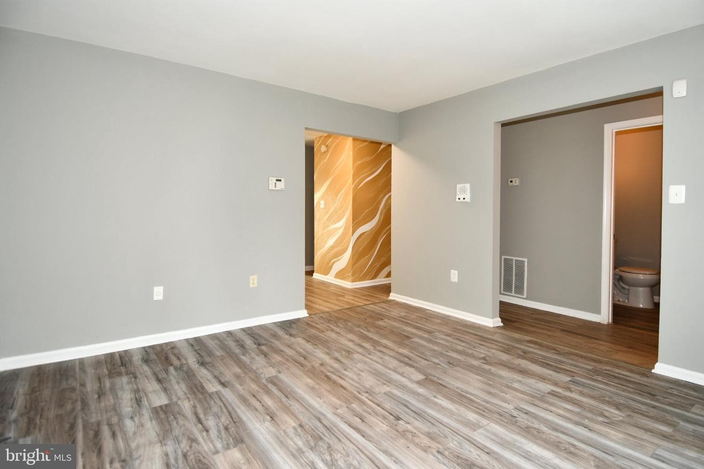 7737 Merrick Lane photo 4