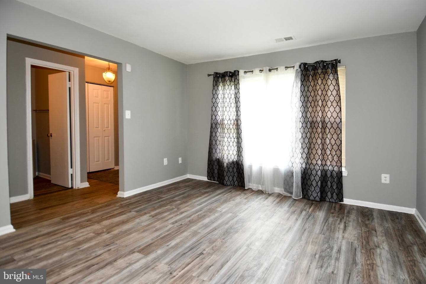 7737 Merrick Lane photo 7