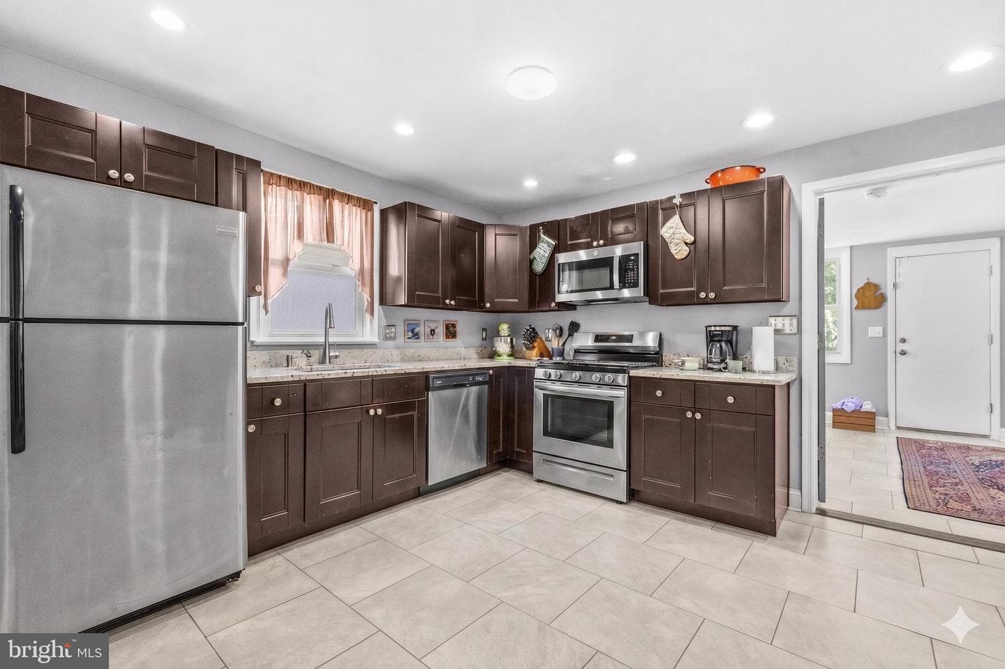 1210 Nova Avenue photo 6