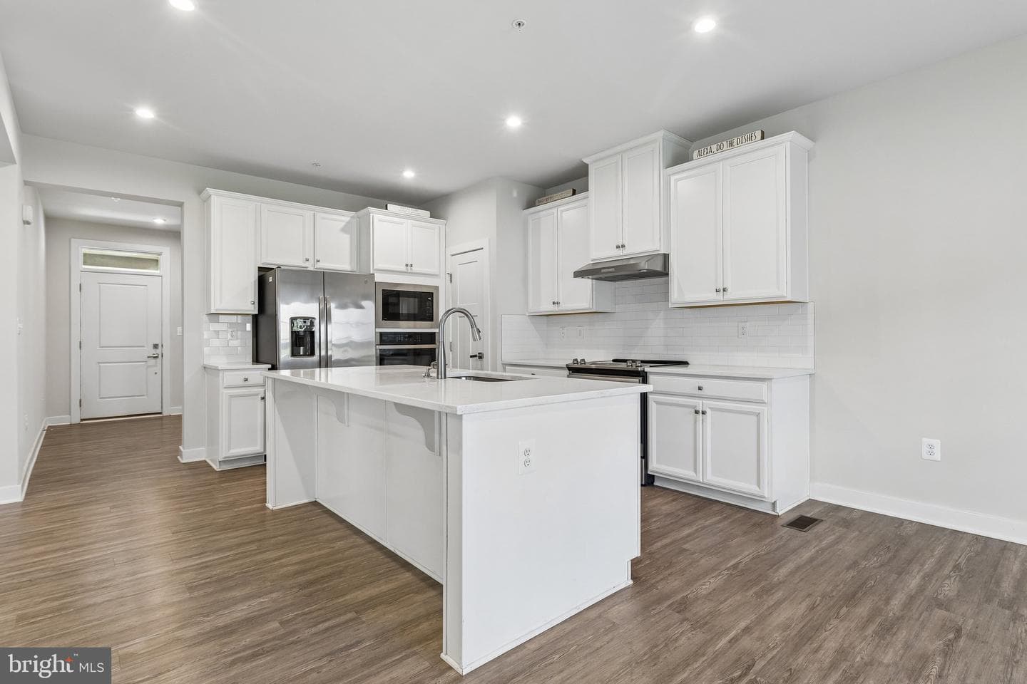 8104 Weedon Way photo 3