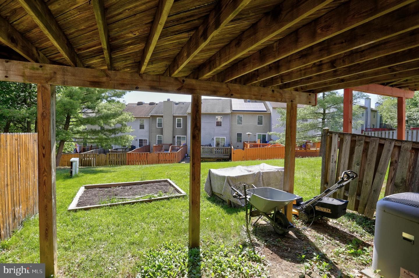 8239 Londonderry Court photo 37