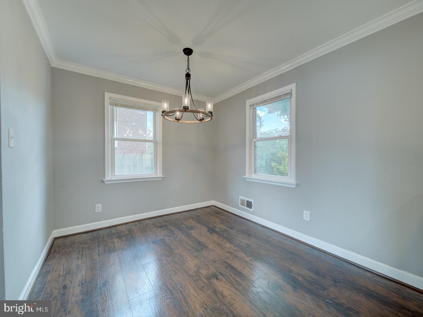 2407 Saint Clair Drive photo 13