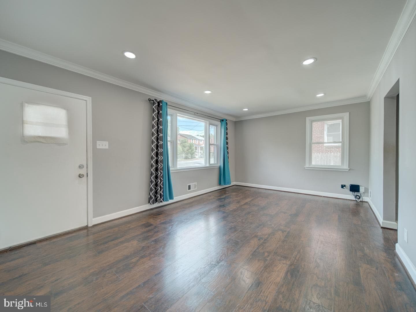 2407 Saint Clair Drive photo 4