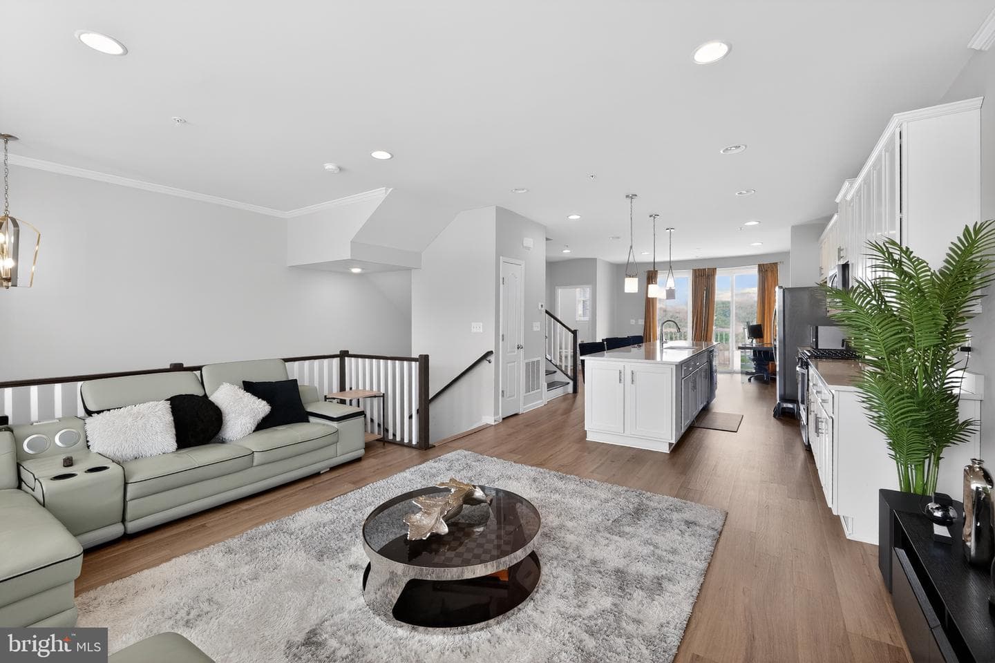 1030 Flester Lane photo 6