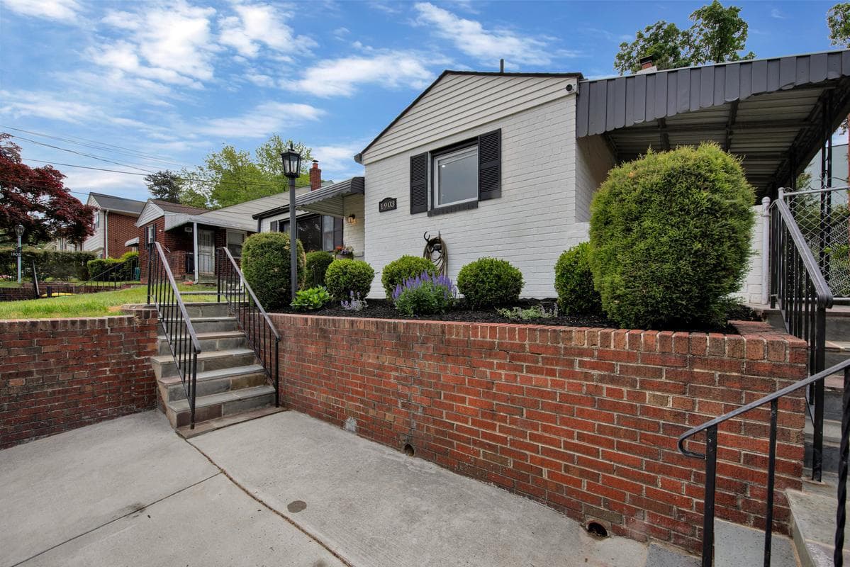 1903 Campbell Drive photo 2