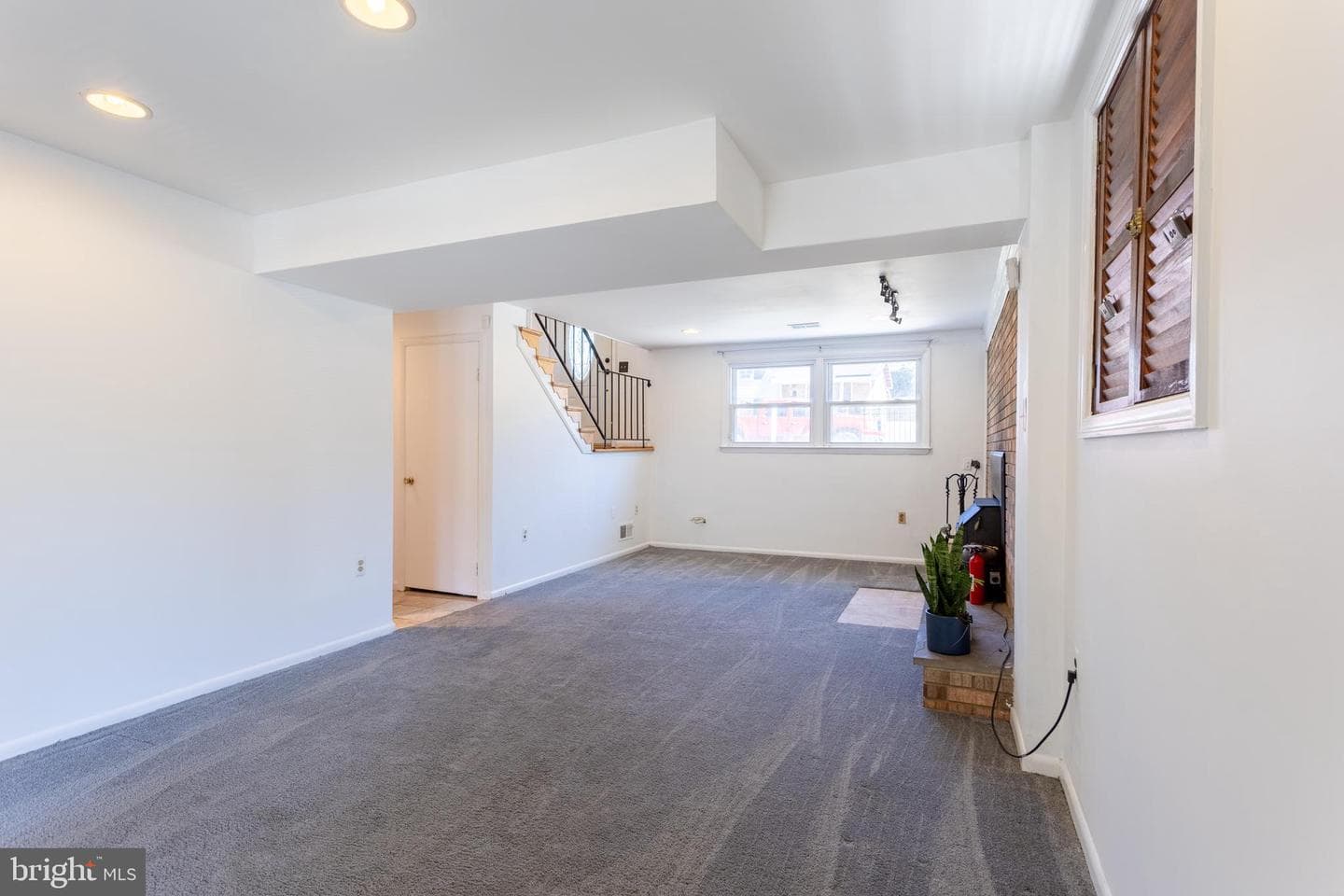 6613 Calmos Street photo 28