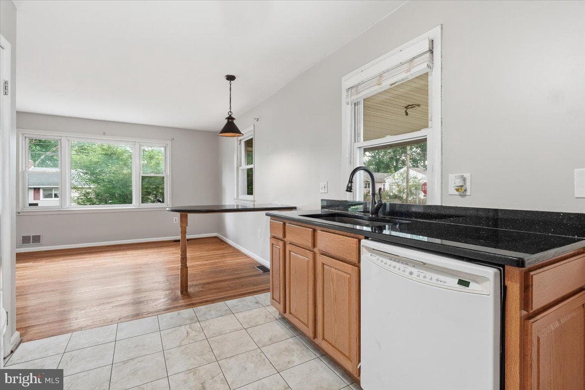 11410 Caroline Avenue photo 13