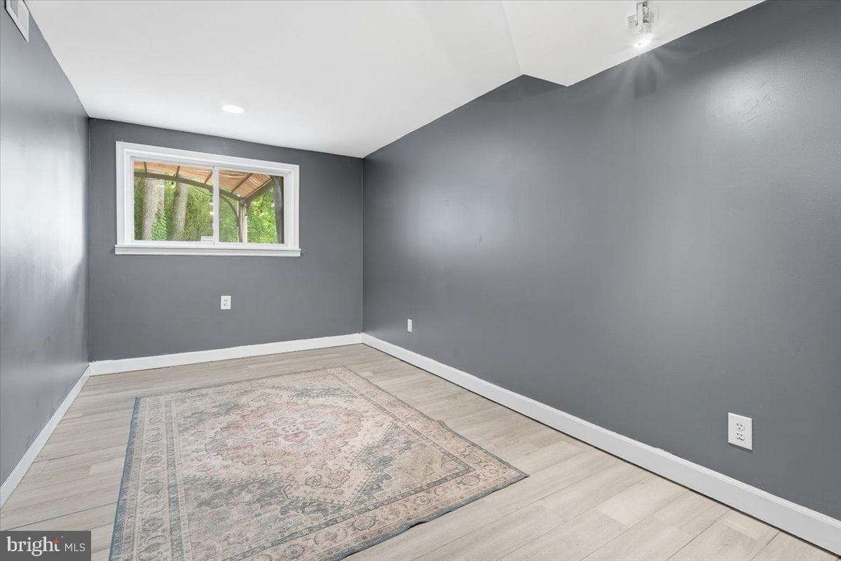 11410 Caroline Avenue photo 24