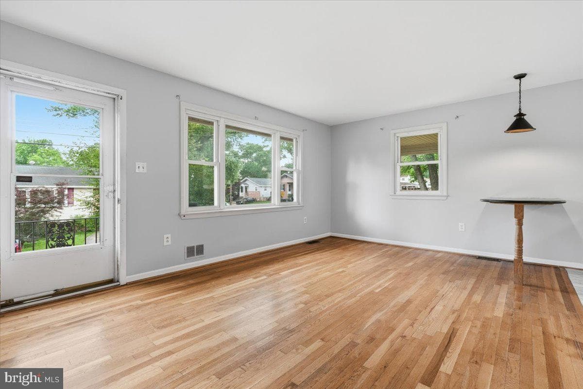 11410 Caroline Avenue photo 6
