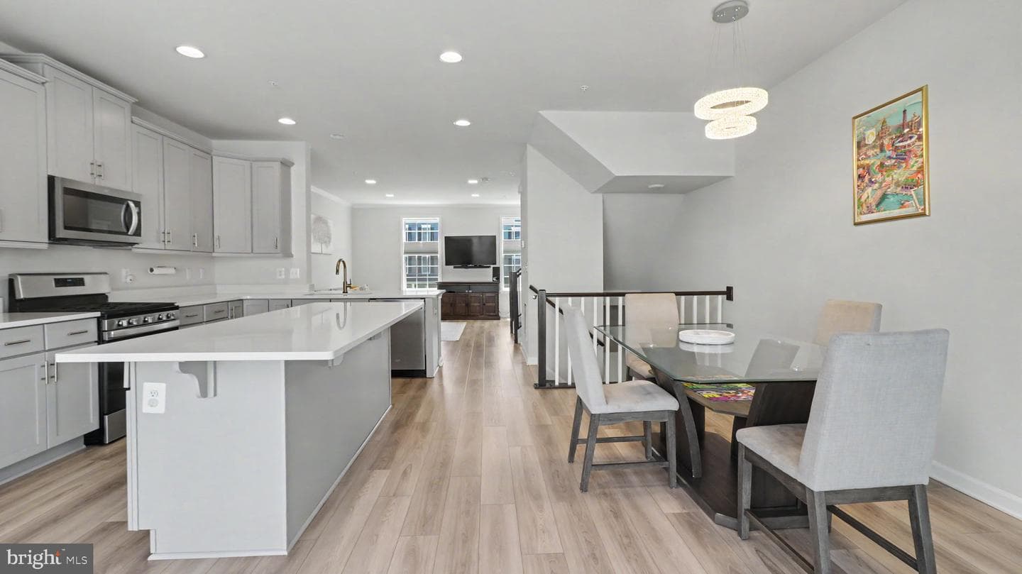 7607 Presidential Parkway photo 12