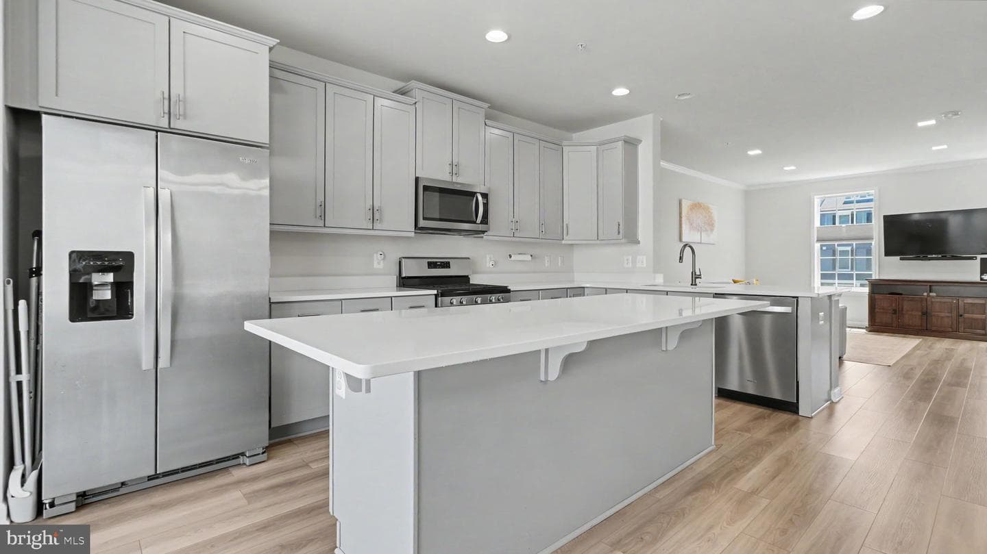 7607 Presidential Parkway photo 13
