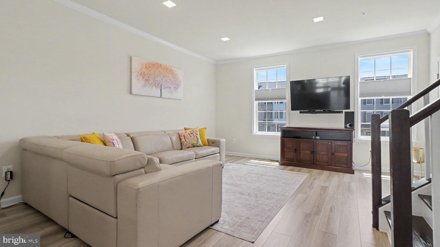 7607 Presidential Parkway photo 18