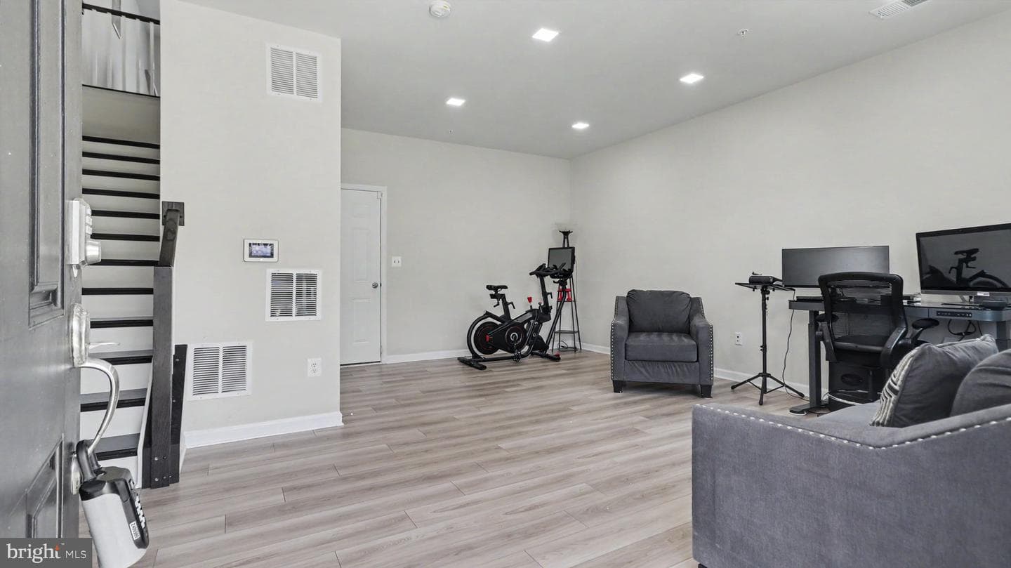 7607 Presidential Parkway photo 4