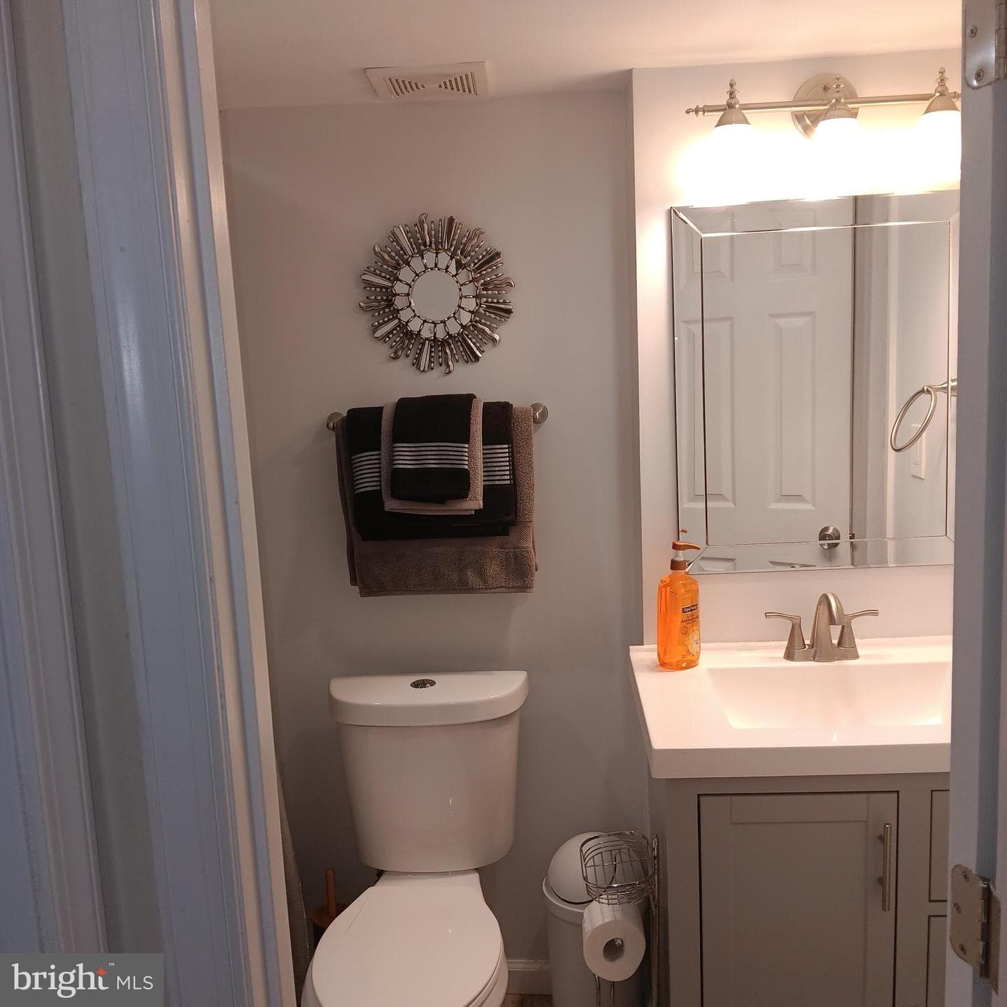 1825 Addison Road S photo 16