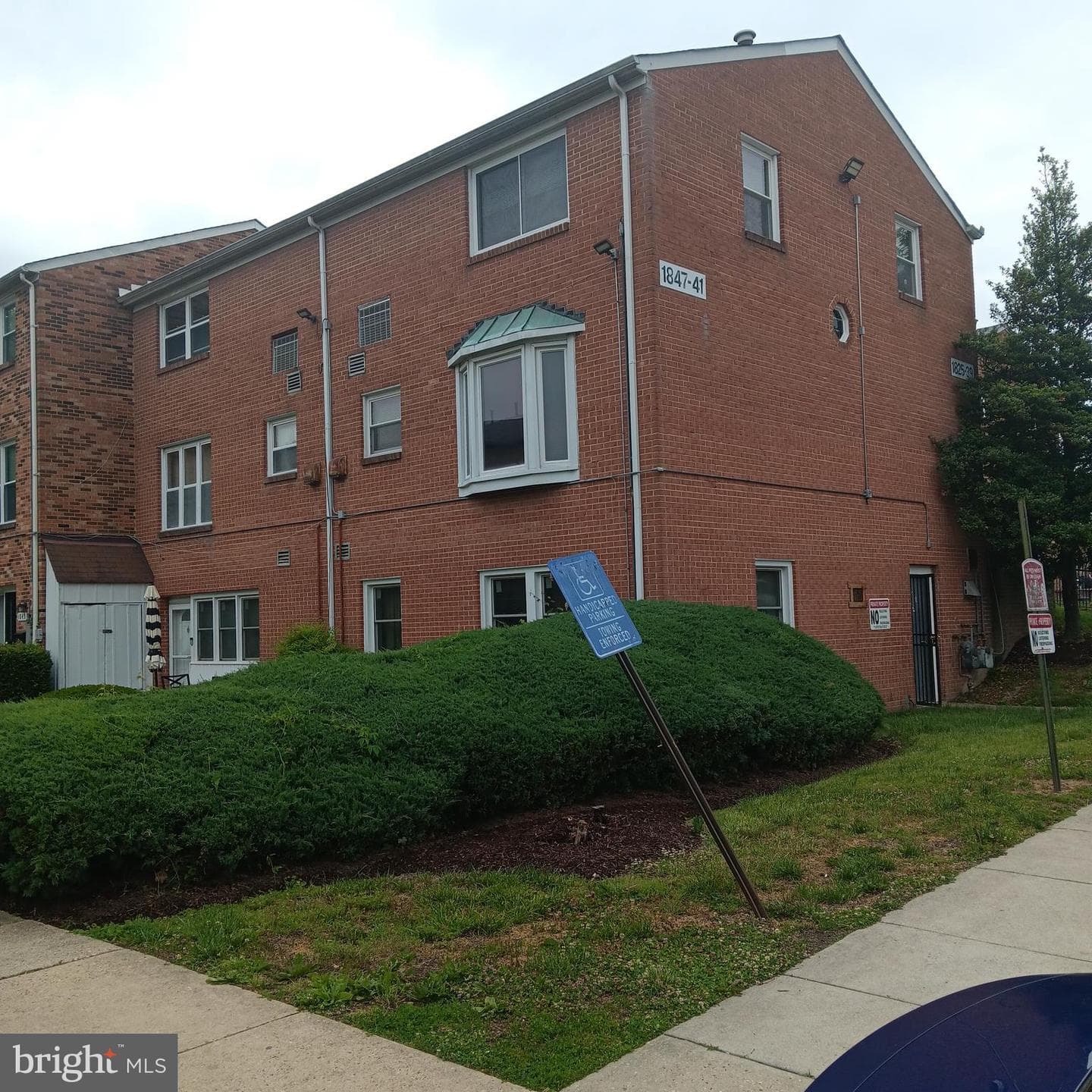 1825 Addison Road S photo 43