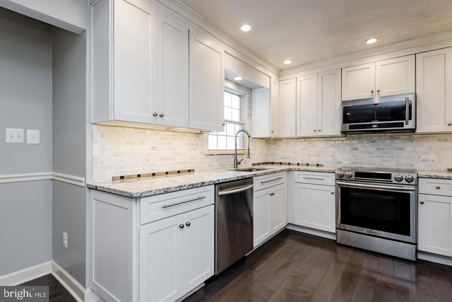 2300 Bermondsey Drive photo 15
