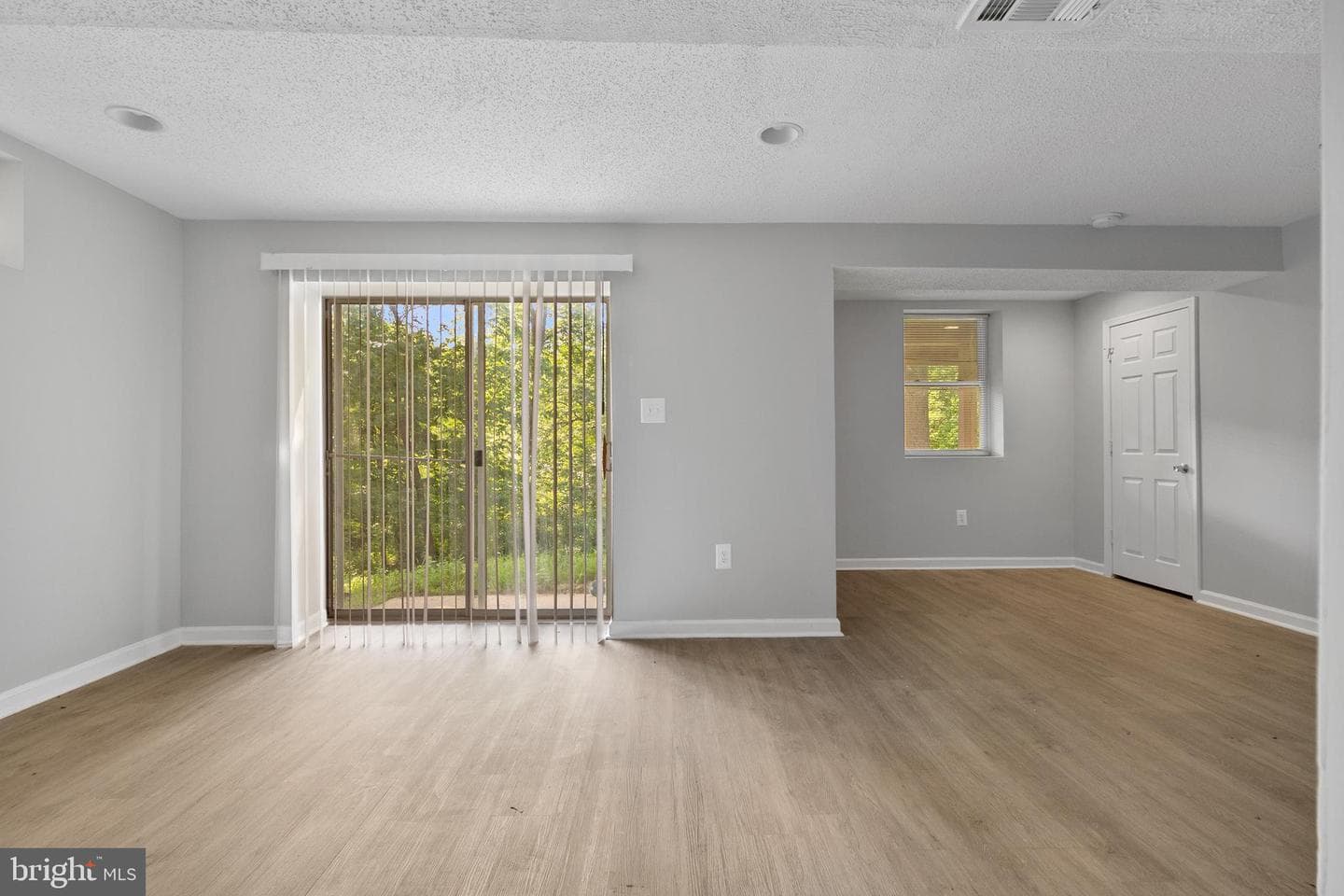 1203 Kingsbury Dr photo 16