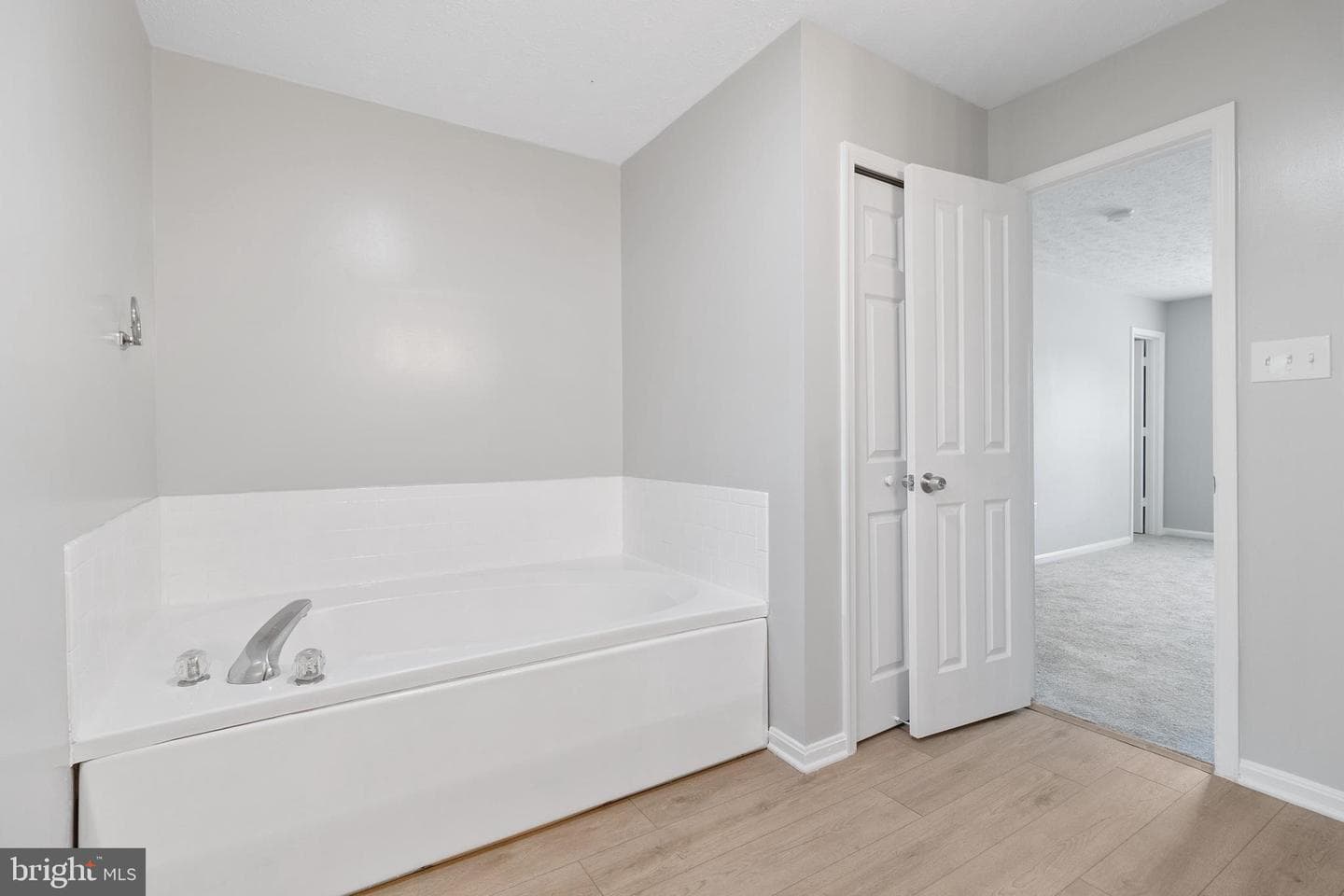 1203 Kingsbury Dr photo 24
