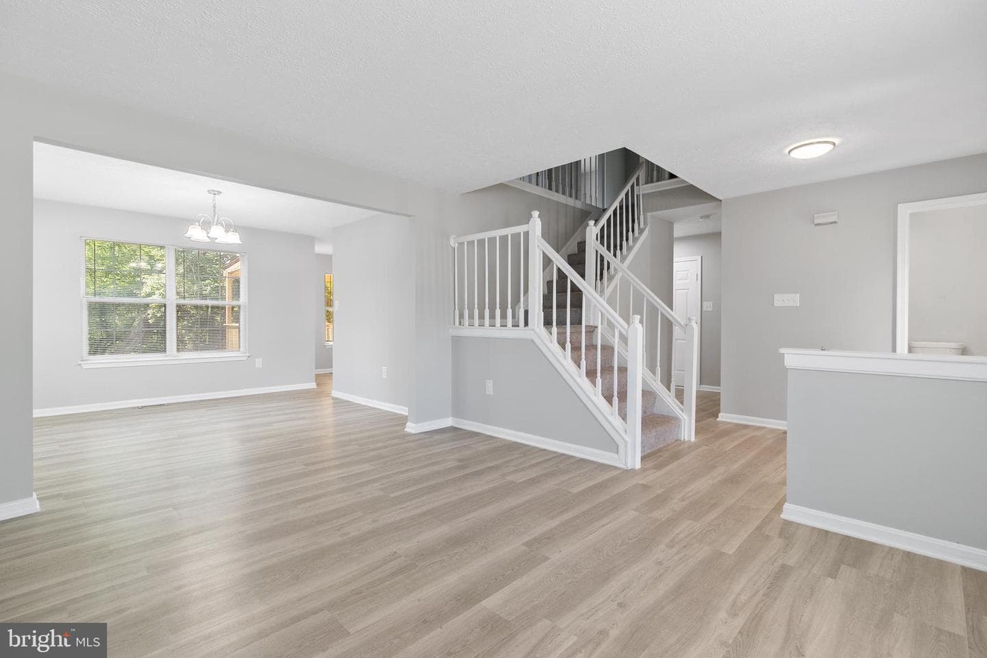 1203 Kingsbury Dr photo 5