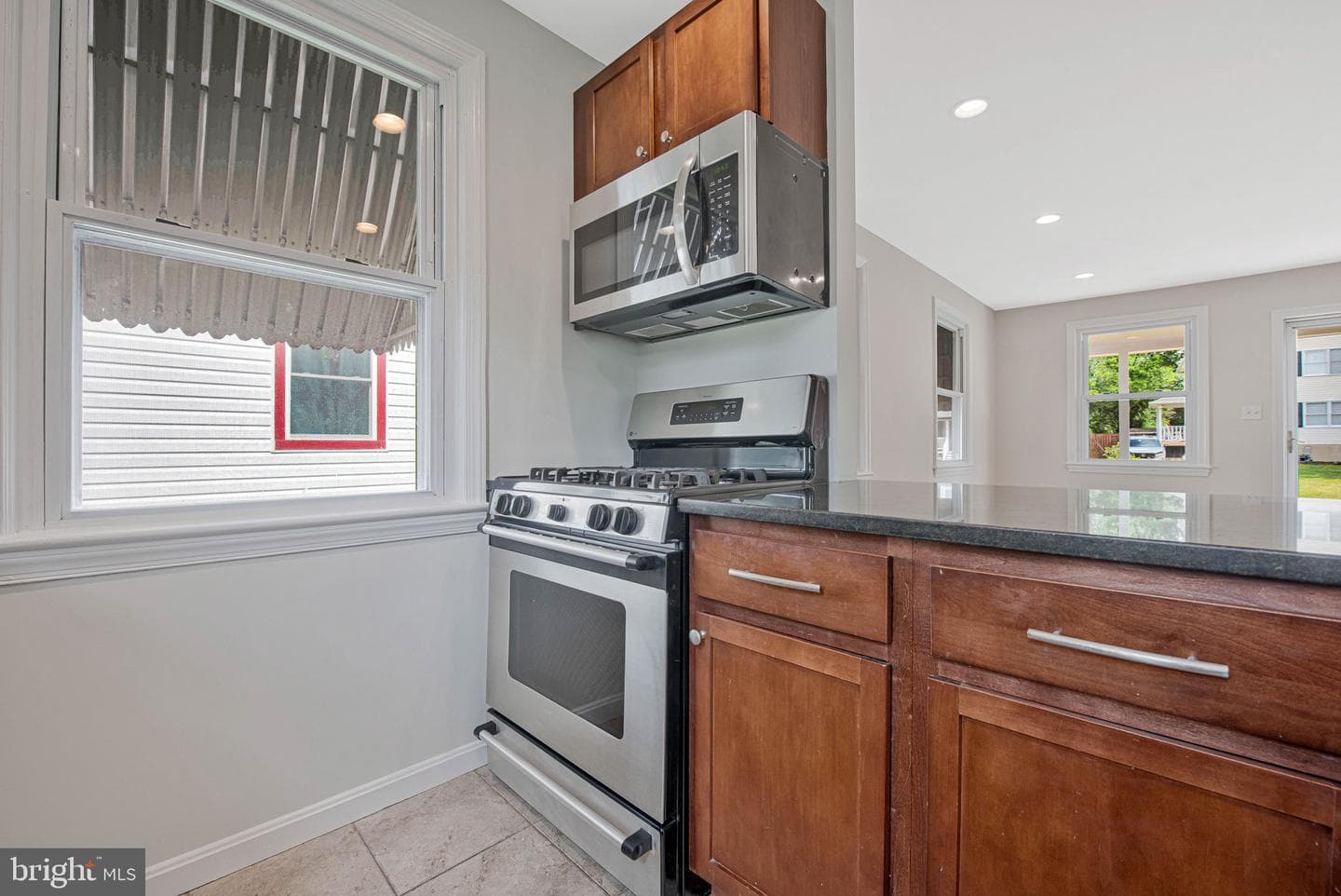 5007 Somerset Road photo 11