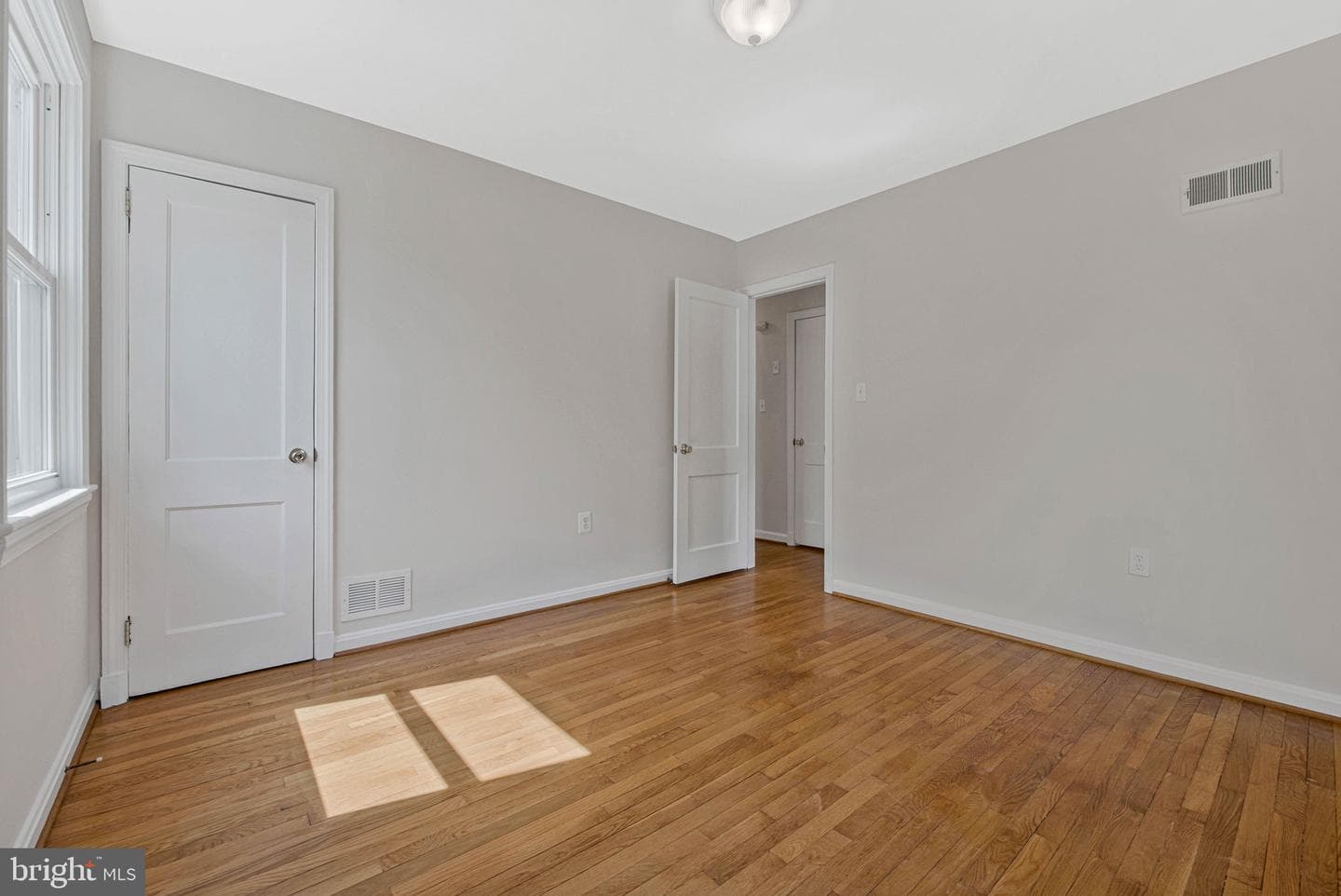 5007 Somerset Road photo 17