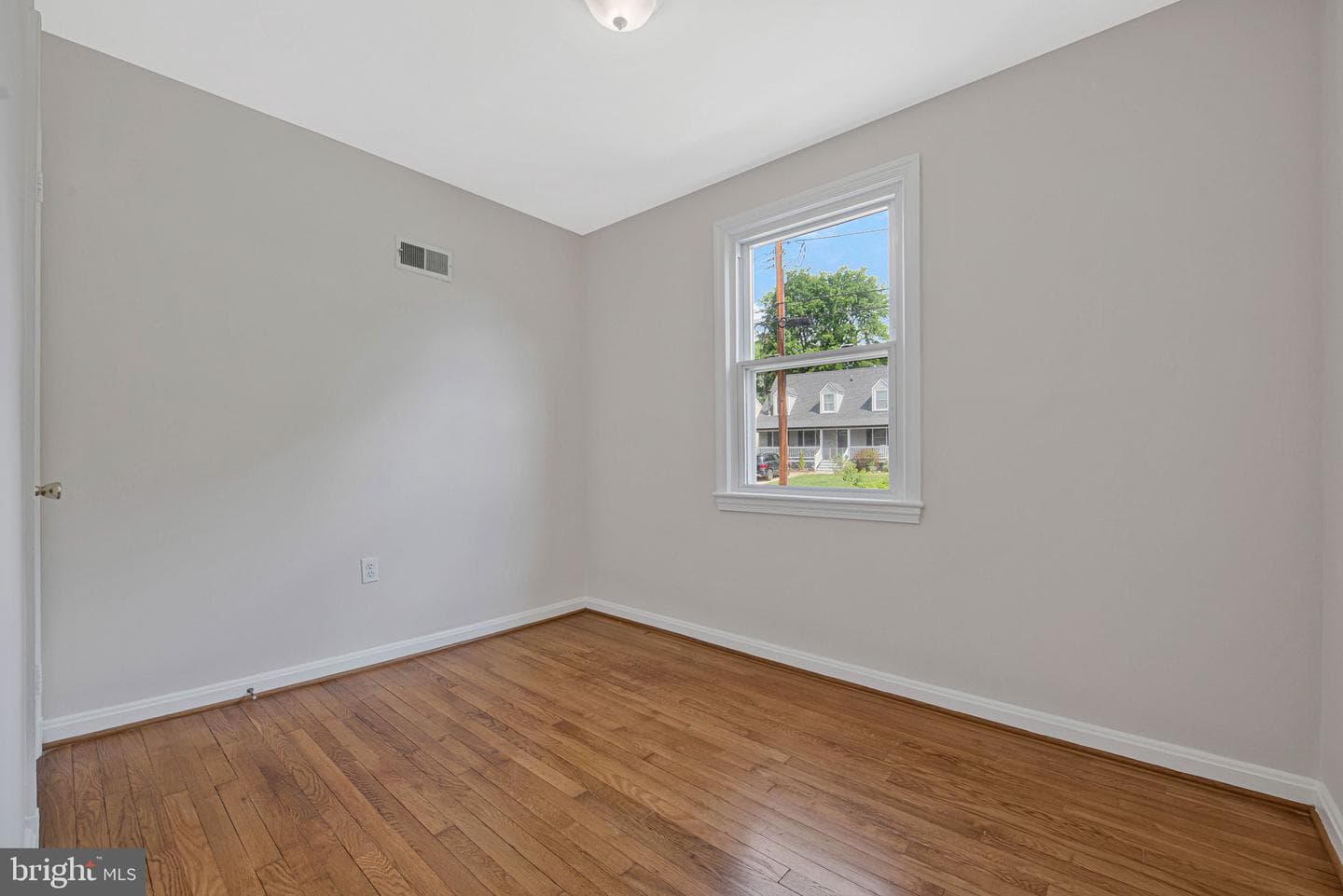 5007 Somerset Road photo 18