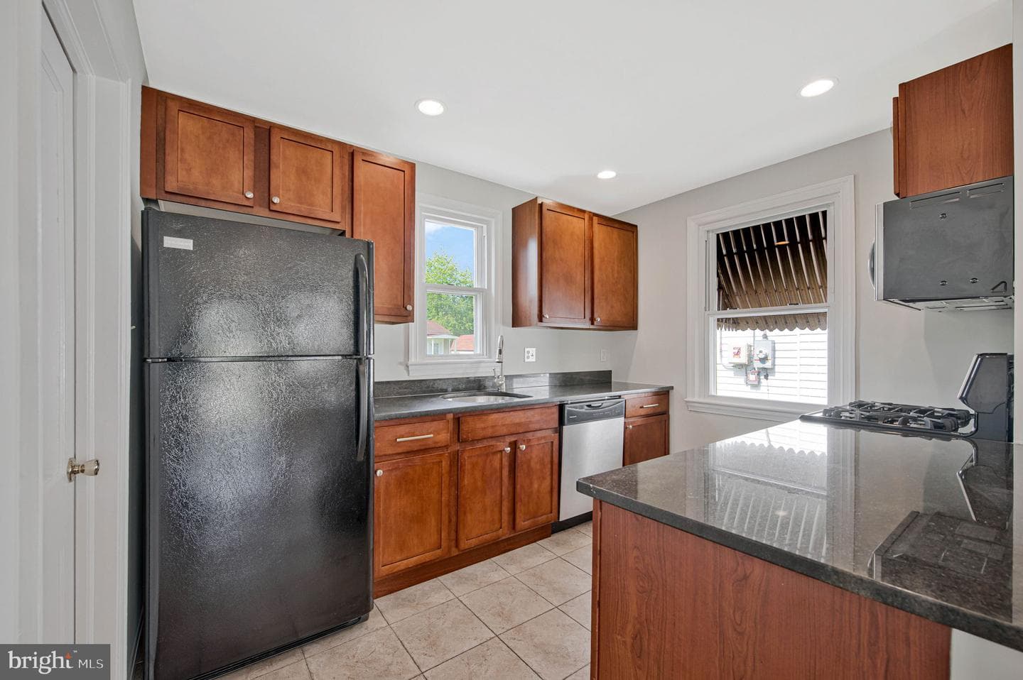 5007 Somerset Road photo 7