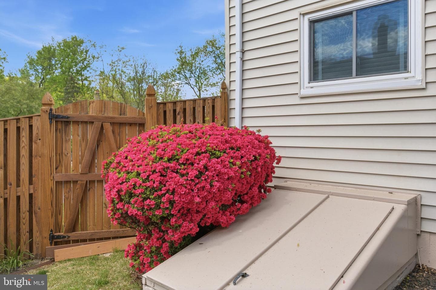 10901 Atwell Avenue photo 38