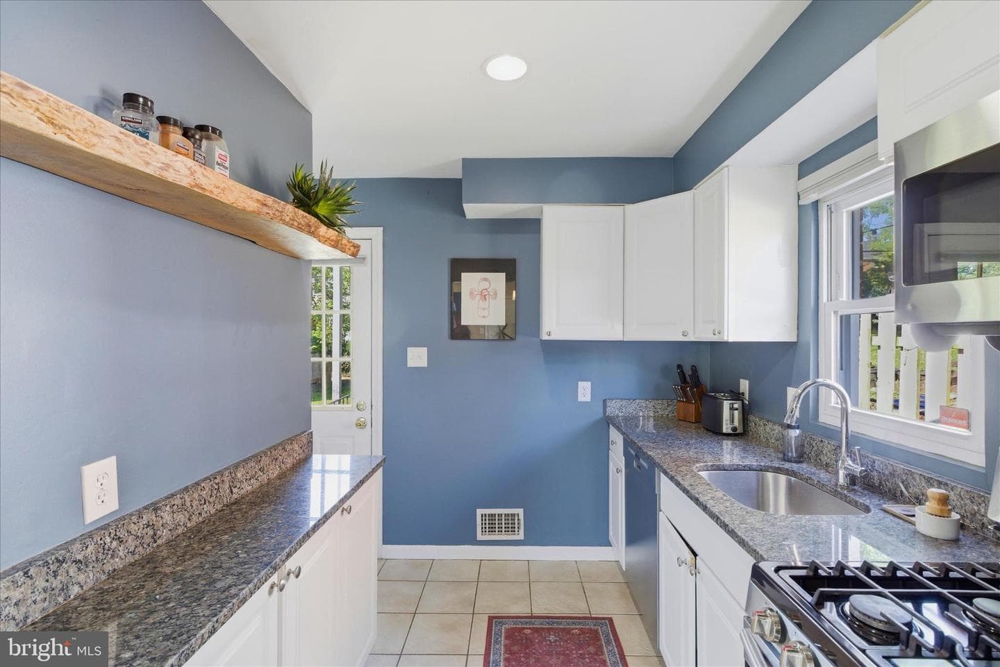 6317 Jason Avenue photo 10