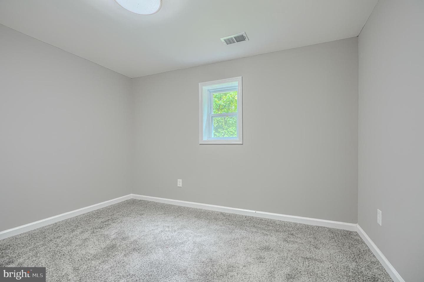 7825 Surratts Road photo 20