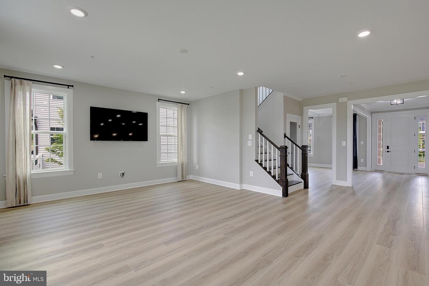 908 Midbrook Ln photo 19