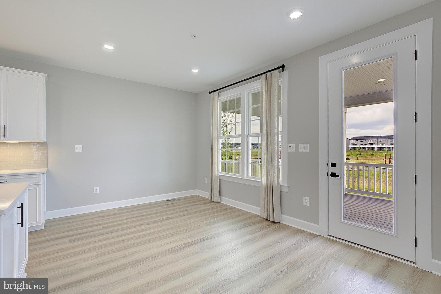 908 Midbrook Ln photo 28