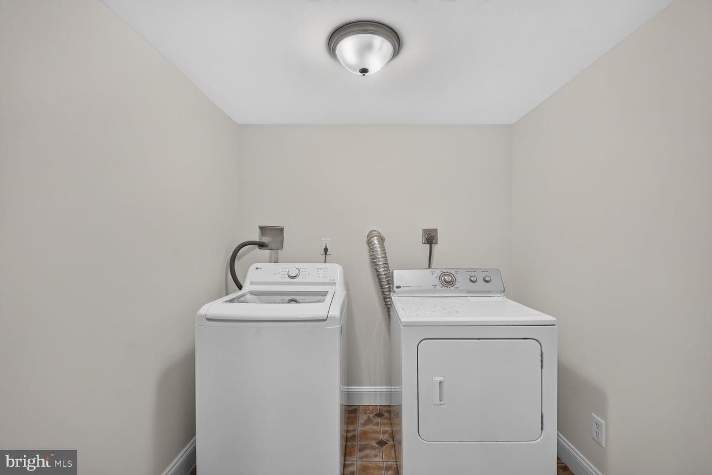 6402 Gateway Boulevard photo 23